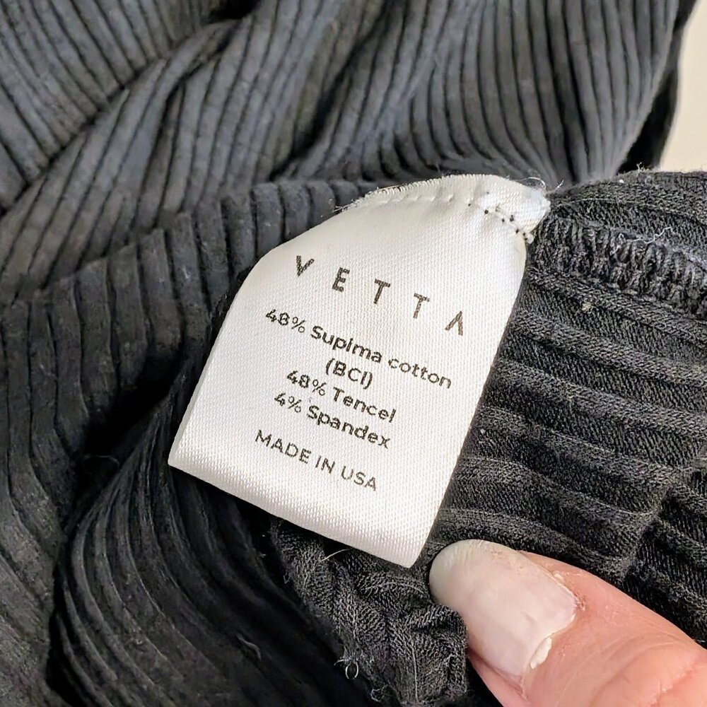 Vetta Black The Ribbed Mockneck Top in S - Picture 6 of 6